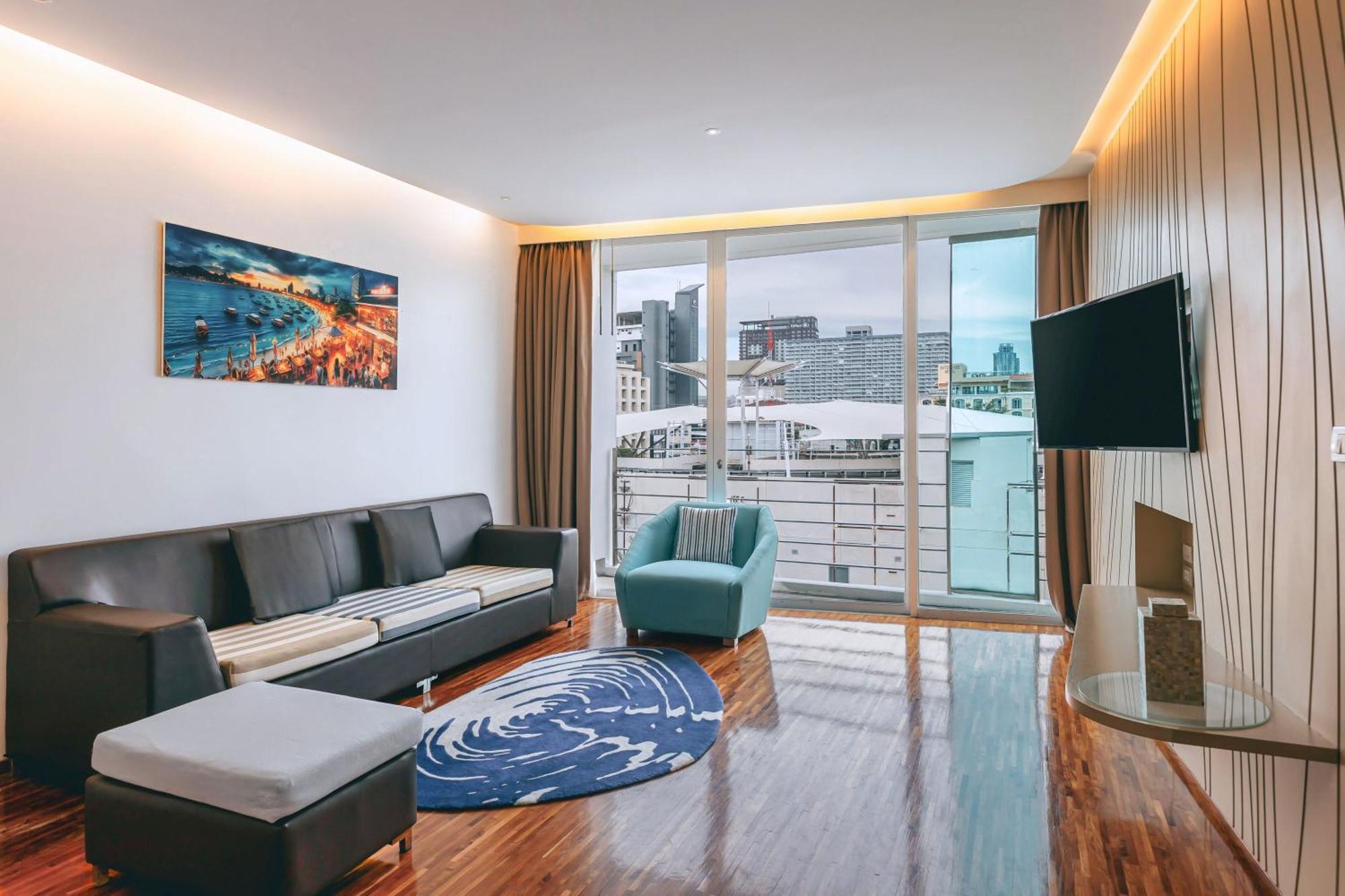 Hotel Baraquda Heeton Pattaya By Compass Hospitality Exterior foto